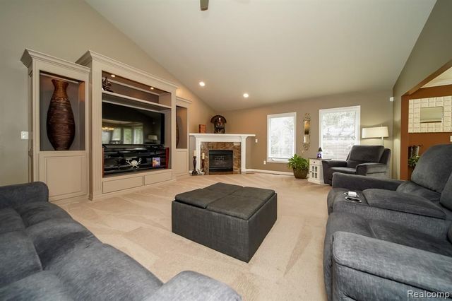 16154 White Water Drive, Macomb, MI 48042
