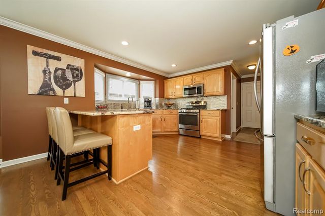 16154 White Water Drive, Macomb, MI 48042