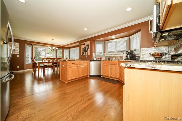 16154 White Water Drive, Macomb, MI 48042