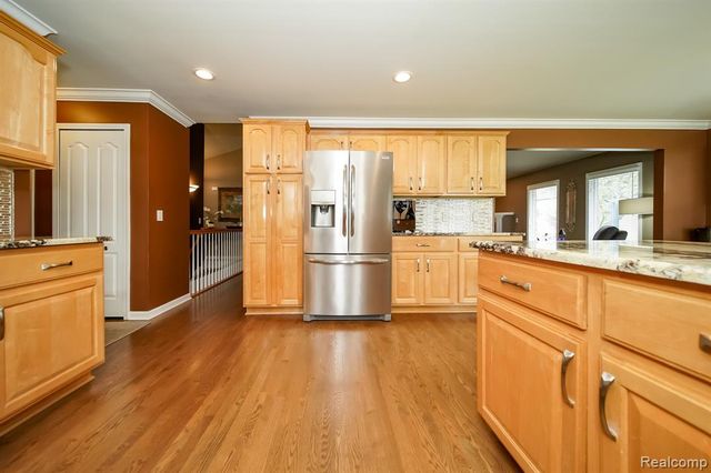 16154 White Water Drive, Macomb, MI 48042