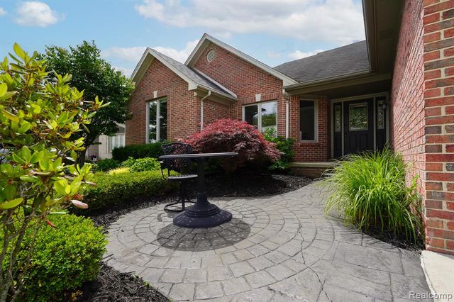 16154 White Water Drive, Macomb, MI 48042