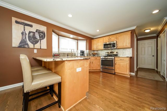16154 White Water Drive, Macomb, MI 48042