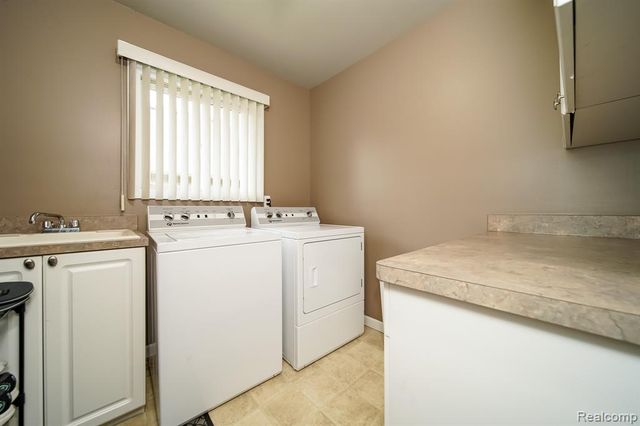 16154 White Water Drive, Macomb, MI 48042