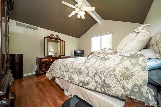 16154 White Water Drive, Macomb, MI 48042