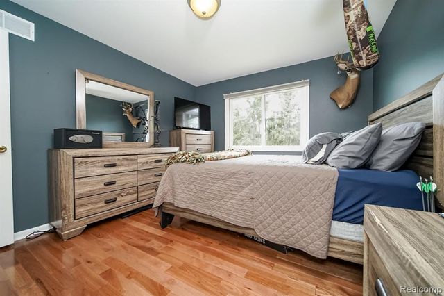 16154 White Water Drive, Macomb, MI 48042