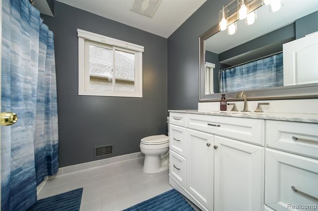 16154 White Water Drive, Macomb, MI 48042