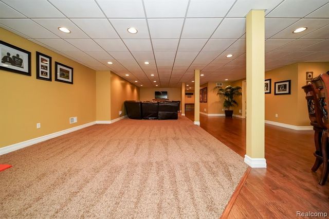16154 White Water Drive, Macomb, MI 48042