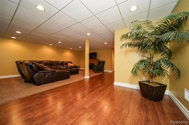 16154 White Water Drive, Macomb, MI 48042