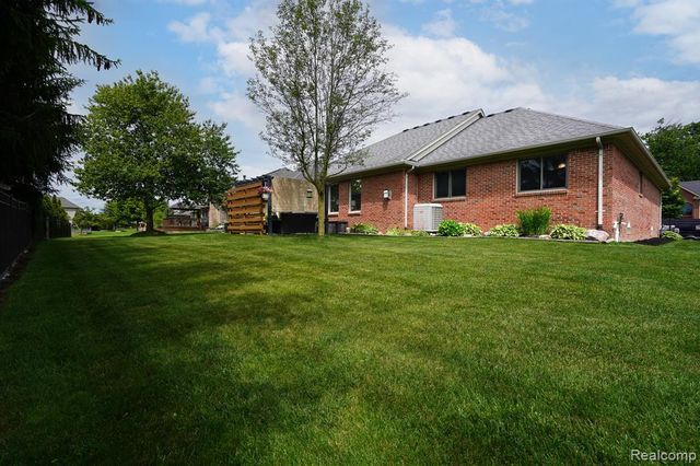 16154 White Water Drive, Macomb, MI 48042
