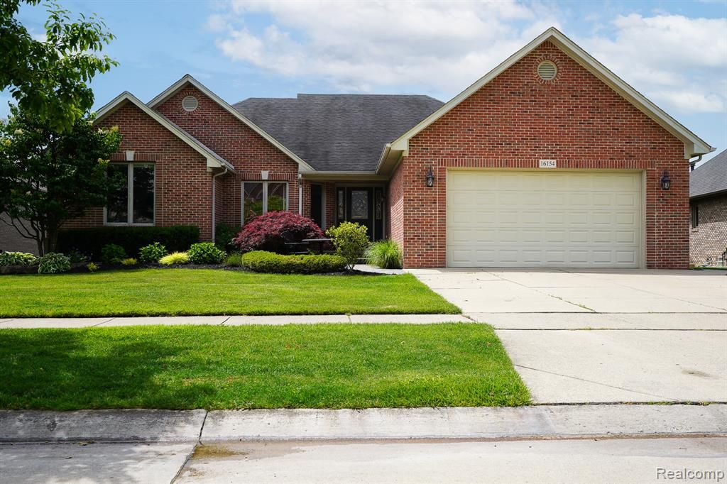 16154 White Water Drive, Macomb, MI 48042