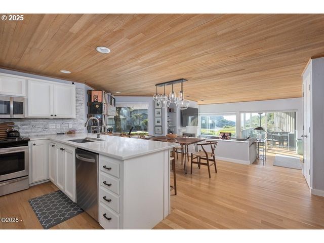 4175 N HIGHWAY 101 A-1, Depoe Bay, OR 97341