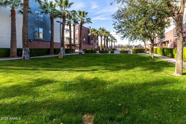 525 W LAKESIDE Drive W 125, Tempe, AZ 85281