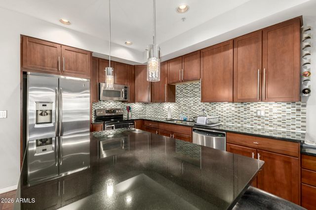 525 W LAKESIDE Drive W 125, Tempe, AZ 85281