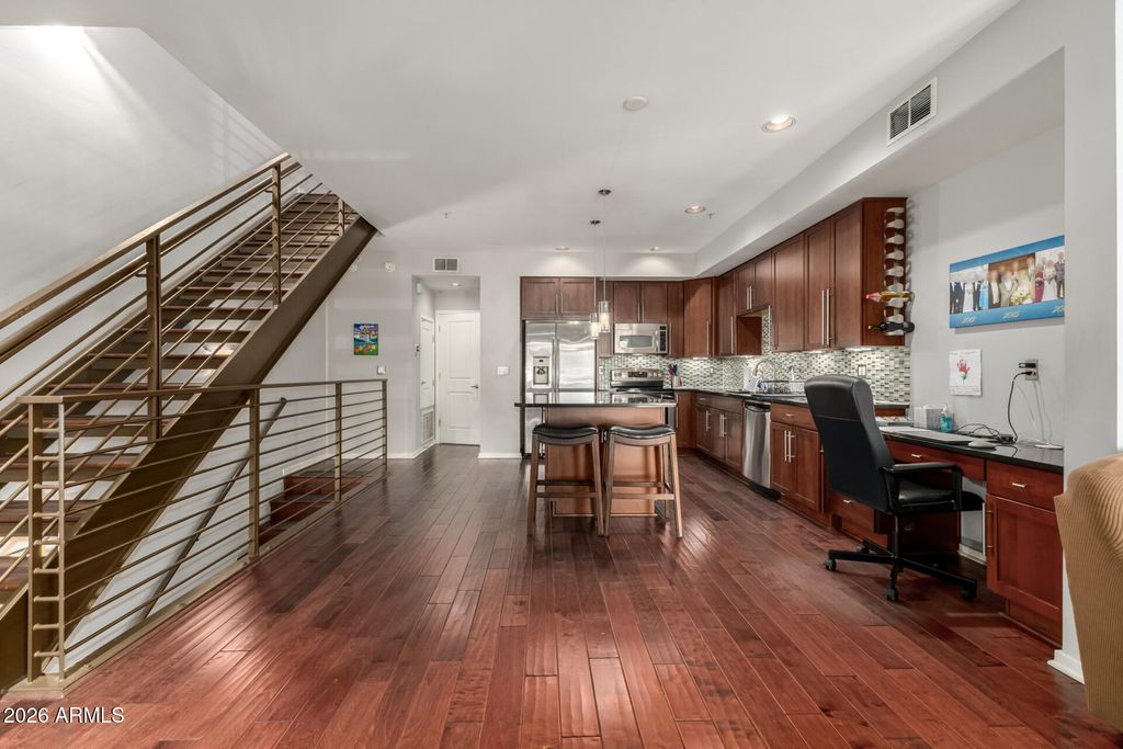 525 W LAKESIDE Drive W 125, Tempe, AZ 85281