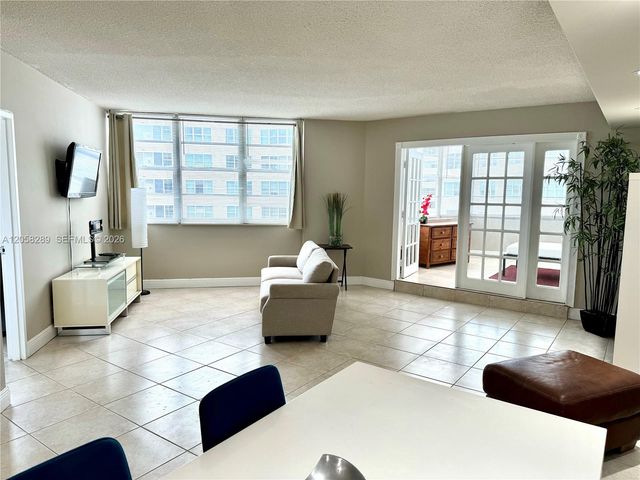801 Brickell Bay Drive 465, Miami, FL 33131