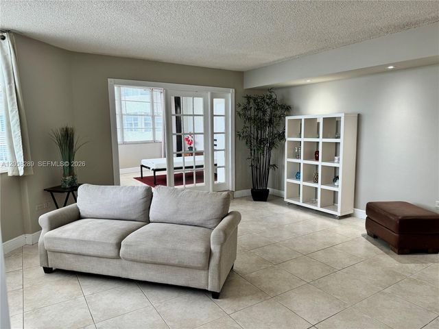 801 Brickell Bay Drive 465, Miami, FL 33131