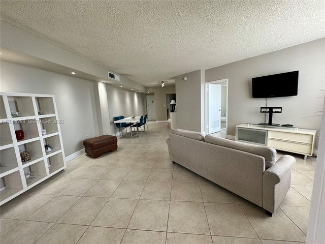 801 Brickell Bay Drive 465, Miami, FL 33131