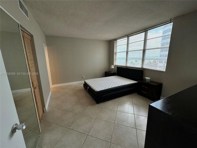 801 Brickell Bay Drive 465, Miami, FL 33131