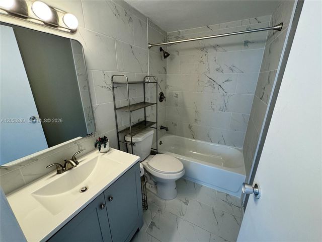 801 Brickell Bay Drive 465, Miami, FL 33131