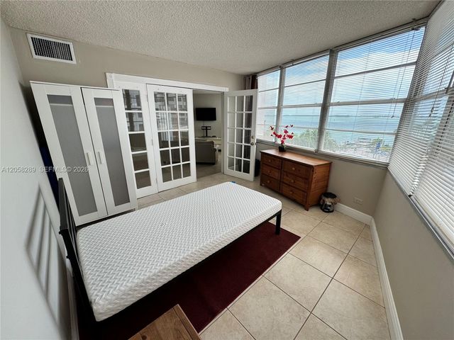 801 Brickell Bay Drive 465, Miami, FL 33131