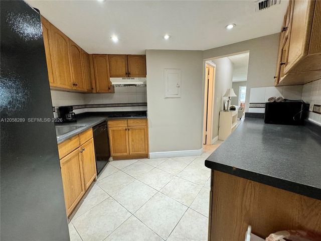 801 Brickell Bay Drive 465, Miami, FL 33131