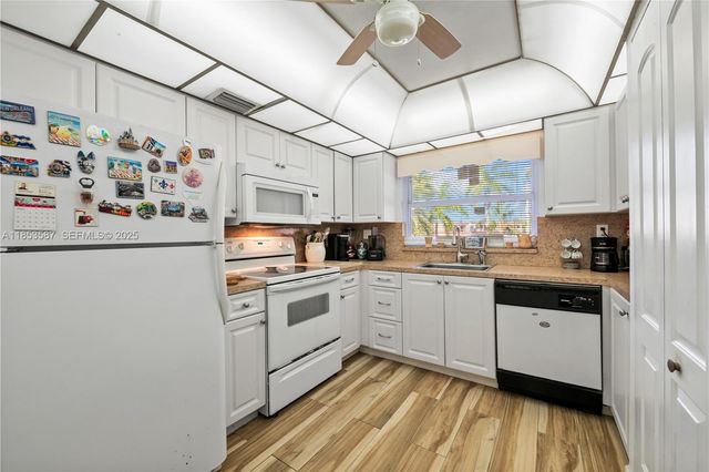 9461 Sunrise Lakes Boulevard 207, Sunrise, FL 33322