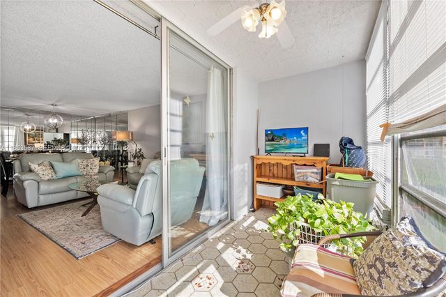 9461 Sunrise Lakes Boulevard 207, Sunrise, FL 33322