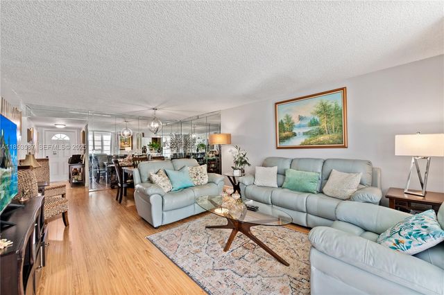 9461 Sunrise Lakes Boulevard 207, Sunrise, FL 33322