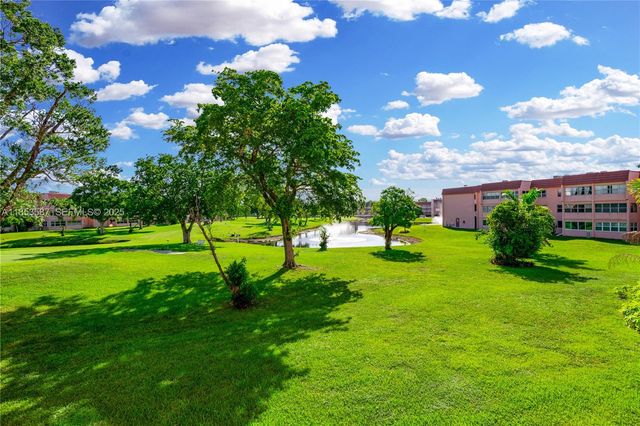 9461 Sunrise Lakes Boulevard 207, Sunrise, FL 33322