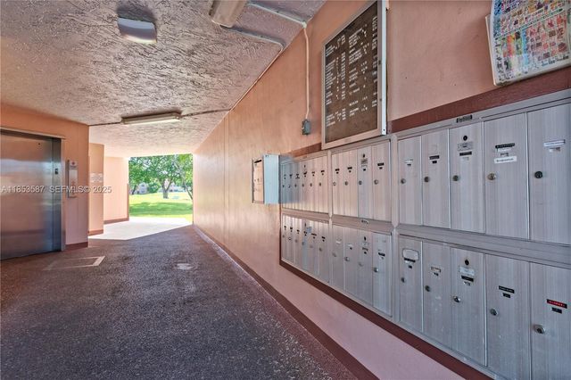9461 Sunrise Lakes Boulevard 207, Sunrise, FL 33322