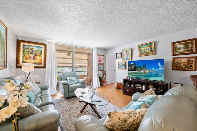 9461 Sunrise Lakes Boulevard 207, Sunrise, FL 33322