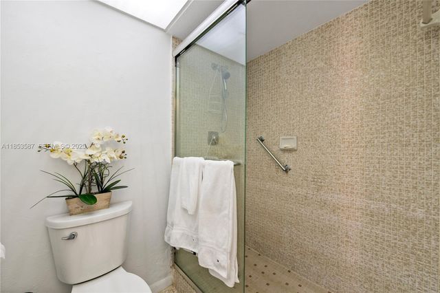 9461 Sunrise Lakes Boulevard 207, Sunrise, FL 33322
