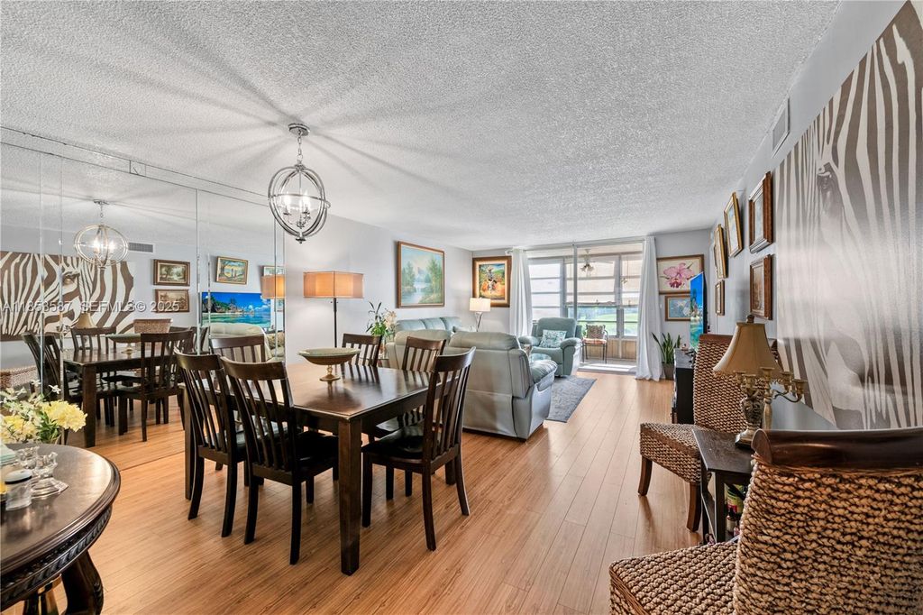 9461 Sunrise Lakes Boulevard 207, Sunrise, FL 33322