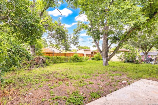 207 DRESDEN DR, San Antonio, TX 78213