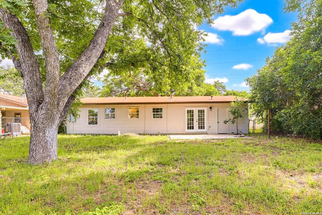 207 DRESDEN DR, San Antonio, TX 78213