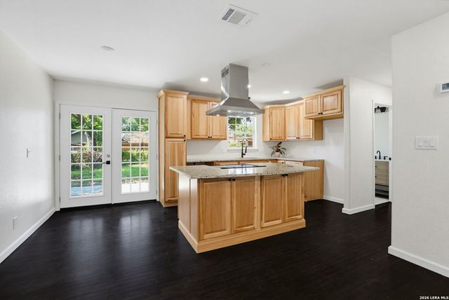 207 DRESDEN DR, San Antonio, TX 78213