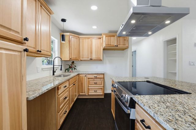 207 DRESDEN DR, San Antonio, TX 78213