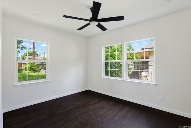 207 DRESDEN DR, San Antonio, TX 78213
