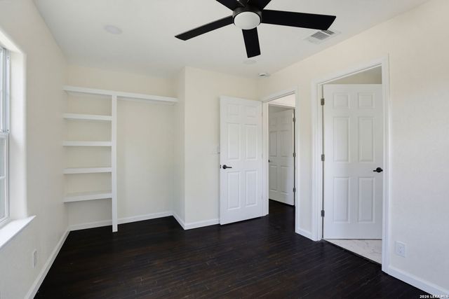 207 DRESDEN DR, San Antonio, TX 78213