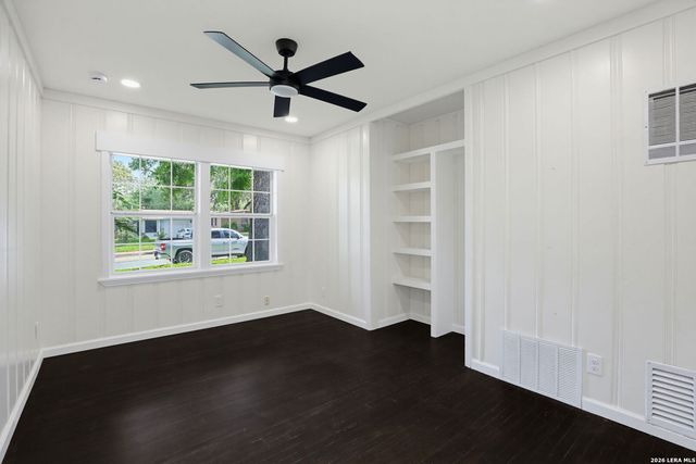 207 DRESDEN DR, San Antonio, TX 78213