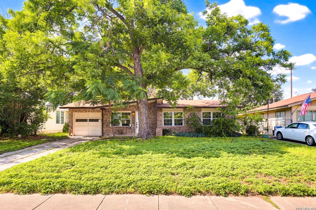 207 DRESDEN DR, San Antonio, TX 78213