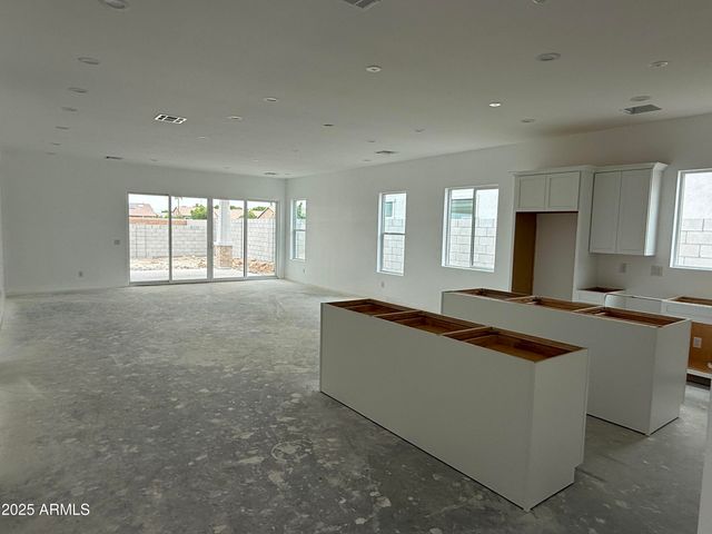 6452 E OMEGA Circle, Mesa, AZ 85215