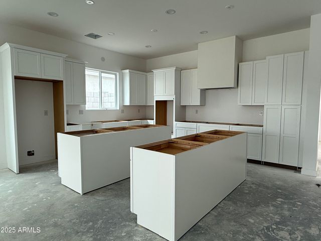 6452 E OMEGA Circle, Mesa, AZ 85215