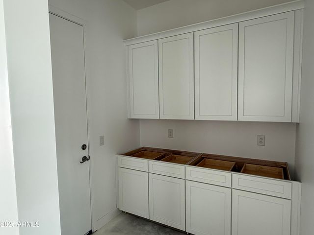 6452 E OMEGA Circle, Mesa, AZ 85215