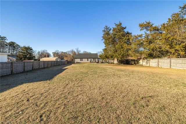 1112 Heathwood Drive, Randleman, NC 27317