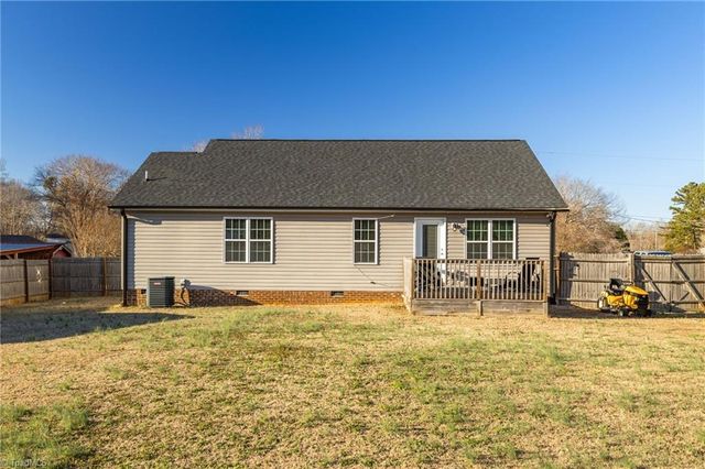 1112 Heathwood Drive, Randleman, NC 27317