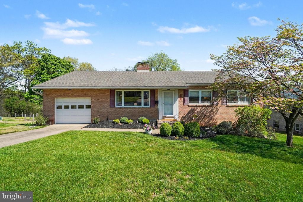 3870 DAWN MAR ST, Harrisburg, PA 17111