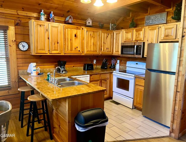 1653 Little Cabin Loop, Sevierville, TN 37862