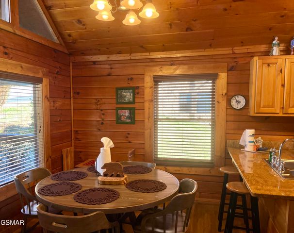 1653 Little Cabin Loop, Sevierville, TN 37862