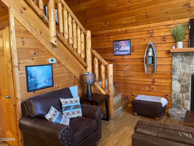 1653 Little Cabin Loop, Sevierville, TN 37862